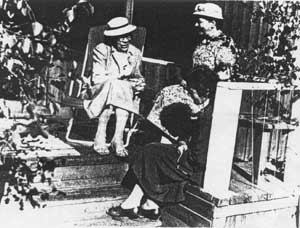 Rotilan kuistilla 1959