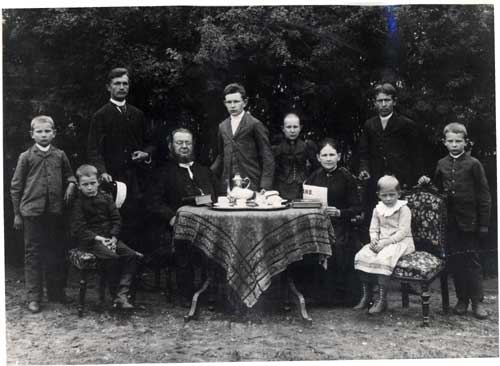 Aron ja Natalia Rytk�nen perheineen