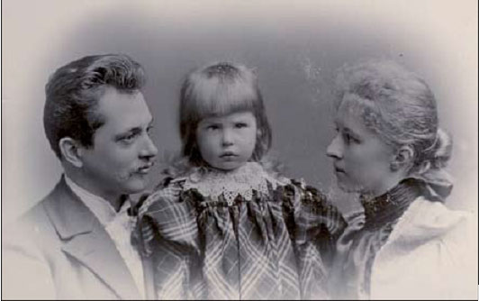 Matti �yr�p�� perheineen
v.1900